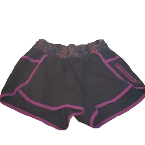 #1251 Lululemon Shorts size 4 b1016.